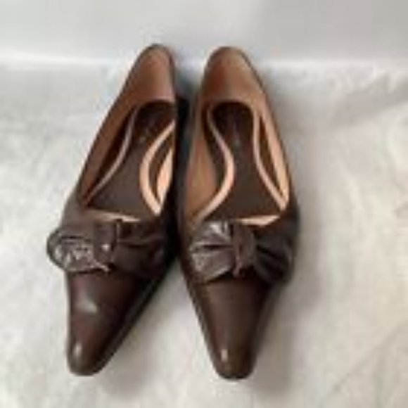 Albert Nipon Brown Leather Pointed Toe Kitten Heels Floral Detail - Size 8 Spain - Picture 3 of 12